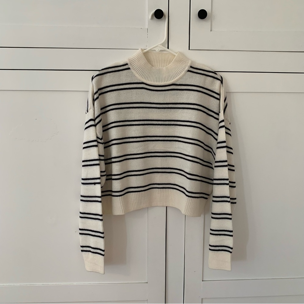 H&M Dividede Cream Black Stripe Turtle Neck Knit Long Sleeve Crop Top Size Small - Picture 2 of 7